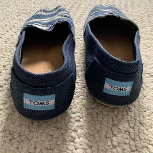 Women’s Toms